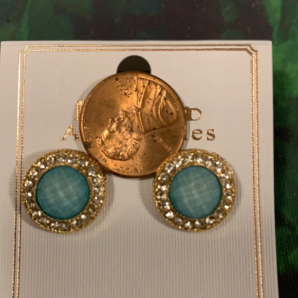 Fashion accessories pair earrings - Picture 4 of 4